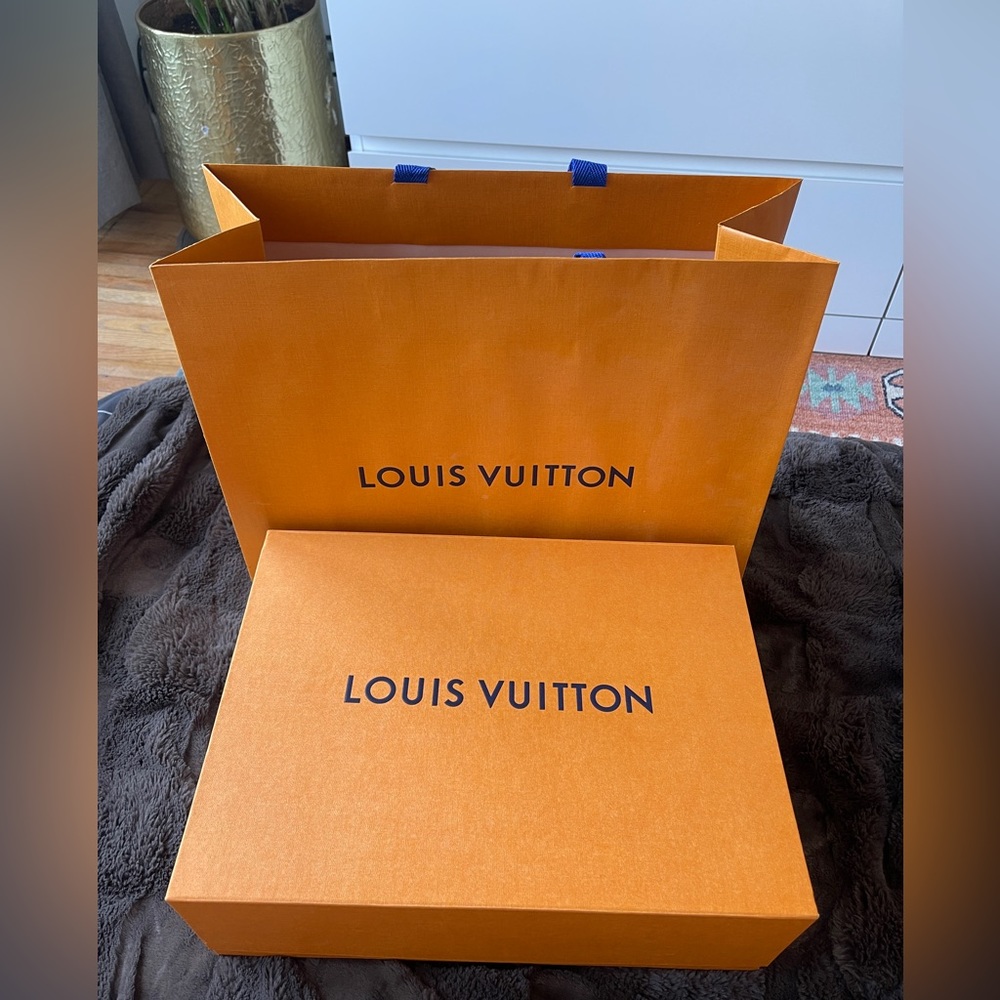 COPY - Lv empty box with gift bag